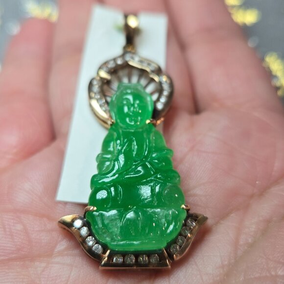 Goddess of Compassion Jade Pendant – 18K Gold & Diamond Accent - Picture 6 of 11